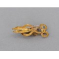 Broșă victoriană din aur 12 k inedit stilizată sub forma unui foarfece | granat dematoid, granat rodolit & perlă naturală | cca. 1870