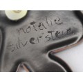 Broșă statement în stil Art Deco semnată de artista canadiană Natalie Silverstein | cupru emailat | cca.1975
