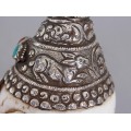 Trâmbiță ritualică tibetană Dung - Dkar realizată din cochlie Shankha decorată cu argint, turcoaze și corale | Nepal 