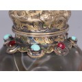Flacon victorian pentru parfum sculptat în agat & montat în argint aurit incrustat cu granate și turcoaze naturale |  Marea Britanie cca.1850