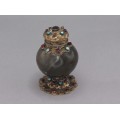 Flacon victorian pentru parfum sculptat în agat & montat în argint aurit incrustat cu granate și turcoaze naturale |  Marea Britanie cca.1850