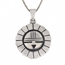 Colier unisex din argint cu amuletă amerindiană Tawa | artizan Roger Selina - triburile Hopi | Statele Unite cca. 1990 Colier unisex din argint cu amuletă amerindiană Tawa | artizan Roger Selina - triburile Hopi | Statele Unite cca. 1990
