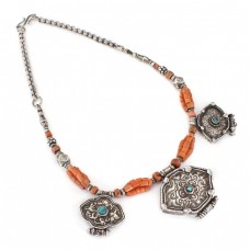 Vechi colier etnic tibetan decorat cu amulete Ghau | argint, turcoaz himalayan & coral natural | Nepal   Vechi colier etnic tibetan decorat cu amulete Ghau | argint, turcoaz himalayan & coral natural | Nepal