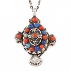 Colier din argint cu amuletă tibetană decorată cu lapis lazuli și coral natural | Nepal Colier din argint cu amuletă tibetană decorată cu lapis lazuli și coral natural | Nepal
