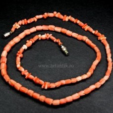 colier coral natural "angel skin " . elemente sculptate . China cca 1970 colier coral natural "angel skin " . elemente sculptate . China cca 1970