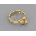 Inel solitaire din aur galben 18 k decorat cu un diamant natural 0.21 CT | Italia cca.1970