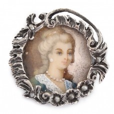 Broșă victoriană neo-rococo din argint decorată cu portret pictat manual | cca. 1850 - 1880  Broșă victoriană neo-rococo din argint decorată cu portret pictat manual | cca. 1850 - 1880