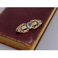 Broșă edwardiană decorată cu topaz albastru acvamarin | metal laminat cu aur | cca. 1920
