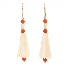 Cercei victorieni din aur 14 k decorați cu fildeș sculptat și coral roșu natural | Marea Britanie cca. 1880 Cercei victorieni din aur 14 k decorați cu fildeș sculptat și coral roșu natural | Marea Britanie cca. 1880