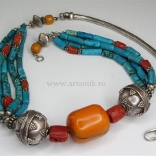 RAR: colier berber. argint, coral, amazonit, turcoaz & copal african. Maroc sec. XX RAR: colier berber. argint, coral, amazonit, turcoaz & copal african. Maroc sec. XX