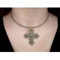 Colier choker accesorizat cu o veche cruce bizantină din argint filigranat și aurit 