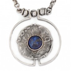 Colier scandinav cu pandant mid-century brutalist din argint și lapis lazuli | Erik Dennung pentru A D Design | Danemarca cca.1970 Colier scandinav cu pandant mid-century brutalist din argint și lapis lazuli | Erik Dennung pentru A D Design | Danemarca cca.1970