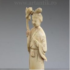 veche statueta Guan Yin. "netsuke". fildes natural. China veche statueta Guan Yin. "netsuke". fildes natural. China