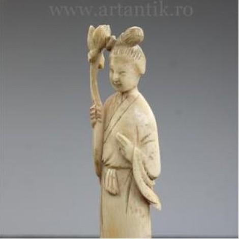 veche statueta Guan Yin. "netsuke". fildes natural. China