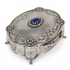 Casetă de bijuterii din argint în stil neo-baroque decorată cu jasp albastru | atelier Sardinia - Oristano | Italia cca. 1950 Casetă de bijuterii din argint în stil neo-baroque decorată cu jasp albastru | atelier Sardinia - Oristano | Italia cca. 1950