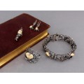 Set de bijuterii Charivari  manufacturate în argint decorat cu perle de căprioară | brățară, cercei, broșă și inel pentru eșarfă | Germania cca. 1940