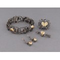 Set de bijuterii Charivari  manufacturate în argint decorat cu perle de căprioară | brățară, cercei, broșă și inel pentru eșarfă | Germania cca. 1940