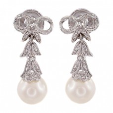 Cercei din aur alb 18 k decorați cu perle naturale South Sea și diamante | Africa de Sud anul 1951 Cercei din aur alb 18 k decorați cu perle naturale South Sea și diamante | Africa de Sud anul 1951