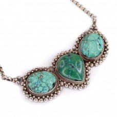 Colier accesorizat cu pandant tibetan din argint decorat cu spectaculoase turcoaze naturale himalayene | Nepal Colier accesorizat cu pandant tibetan din argint decorat cu spectaculoase turcoaze naturale himalayene | Nepal