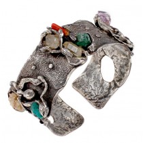 Inedită brățară cuff brutalistă decorată cu pietre naturale | bijuterie de autor | Statele Unite cca. 1960 - 1970