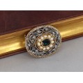 Broșă victoriană din aur galben 18 k decorată cu safir natural, perle și diamante naturale 0.24 CT montate în argint | cca. 1900 