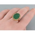 Inel vintage chinezesc din aur 14k decorat cu un anturaj de jad verde natural | cca.1950 - 1970