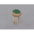 Inel vintage chinezesc din aur 14k decorat cu un anturaj de jad verde natural | cca.1950 - 1970