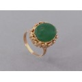 Inel vintage chinezesc din aur 14k decorat cu un anturaj de jad verde natural | cca.1950 - 1970