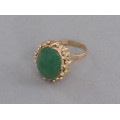 Inel vintage chinezesc din aur 14k decorat cu un anturaj de jad verde natural | cca.1950 - 1970