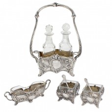 Garnitură Neo-Rococo din argint pentru servirea condimentelor formată din olivieră , solnițe și sosieră | cca.1880 Garnitură Neo-Rococo din argint pentru servirea condimentelor formată din olivieră , solnițe și sosieră | cca.1880