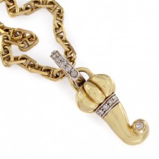 Colier din aur 18 k cu pandant amuletic Chantecler decorat cu diamante naturale | Italia anii 2000 Colier din aur 18 k cu pandant amuletic Chantecler decorat cu diamante naturale | Italia anii 2000
