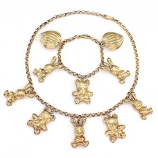 Set de bijuterii statement din argint aurit accesorizat cu charmuri iepurași și ursuleți | Italia cca. 1990 - 2000 Set de bijuterii statement din argint aurit accesorizat cu charmuri iepurași și ursuleți | Italia cca. 1990 - 2000