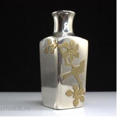 vaza miniaturala japoneza : bronz argintant . Japonia sec XX vaza miniaturala japoneza : bronz argintant . Japonia sec XX
