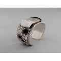 Impresionantă brățară amerindiană cu ceas | manufactură în argint & onix negru natural | artizan navajo Tom Billie | Statele Unite cca. 1980