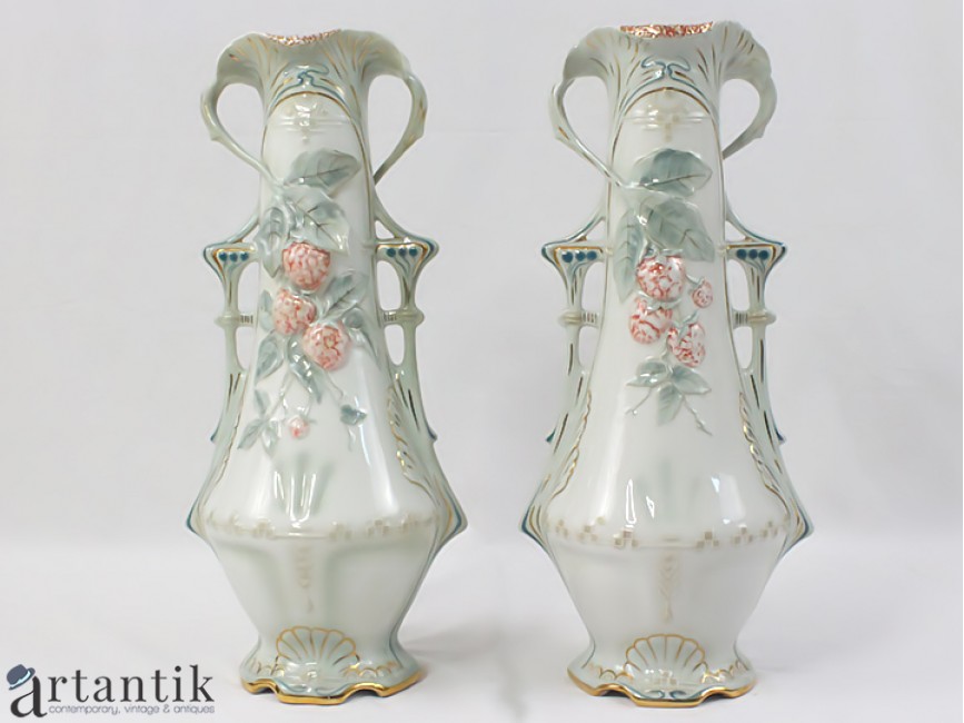 spark finish Misuse Garnitură formată din doua impozante vaze Art Nouveau | portelan Royal Dux Bohemia | cca 1910 spark finish Misuse Garnitură formată din doua impozante vaze Art Nouveau | portelan Royal Dux Bohemia | cca 1910