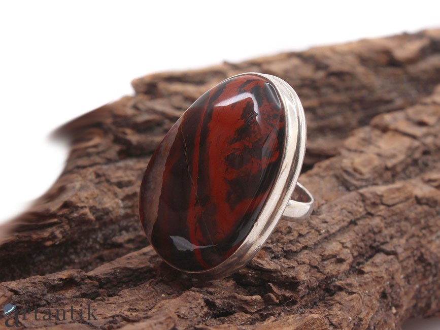 born Explicit Ewell Inel statement decorat cu un impresionant jasp BloodStone | manufactură în argint | Indonezia born Explicit Ewell Inel statement decorat cu un impresionant jasp BloodStone | manufactură în argint | Indonezia